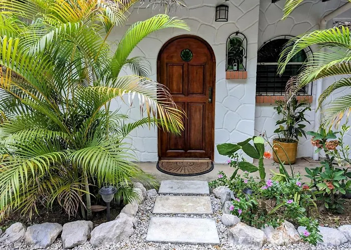 Ferienhaus Tico Tiki Vacation Villa, 5 Bedroom Sámara