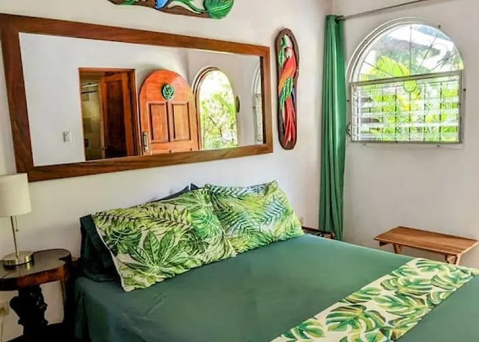 Tico Tiki Vacation Villa, 5 Bedroom Ferienhaus