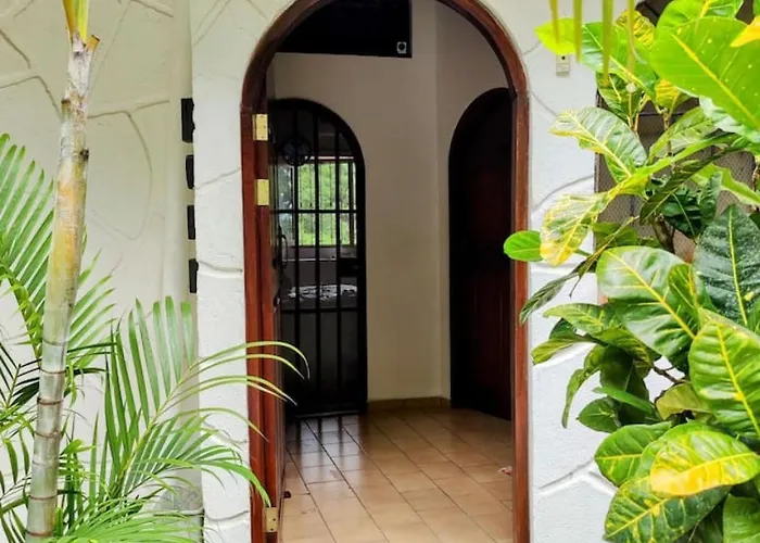 Tico Tiki Vacation Villa, 5 Bedroom Ferienhaus Sámara
