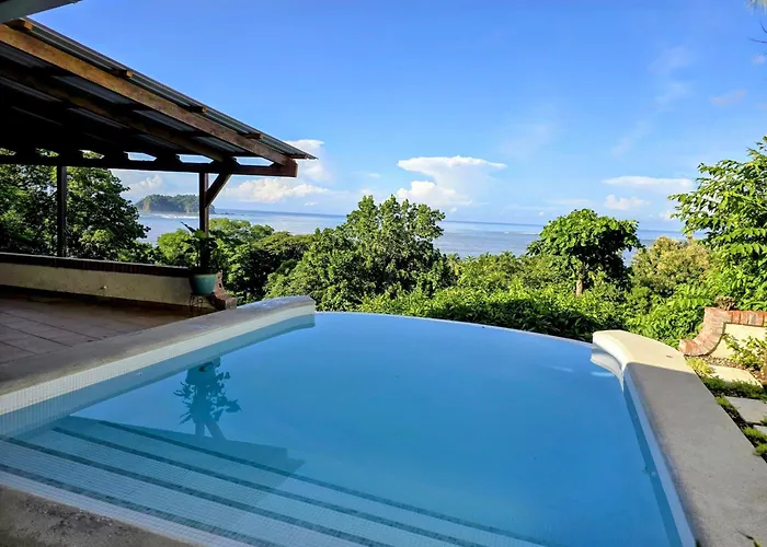 Tico Tiki Vacation Villa, 5 Bedroom Sámara